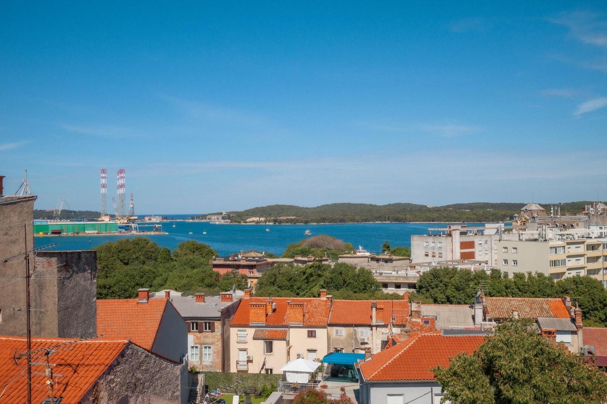 Captain Emo City Apartments Pula Exteriér fotografie